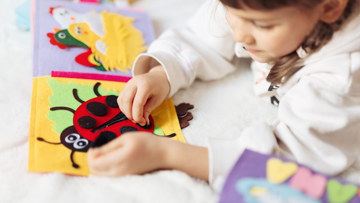 Key benefits of educational toys for children Children using didactic toys for learning